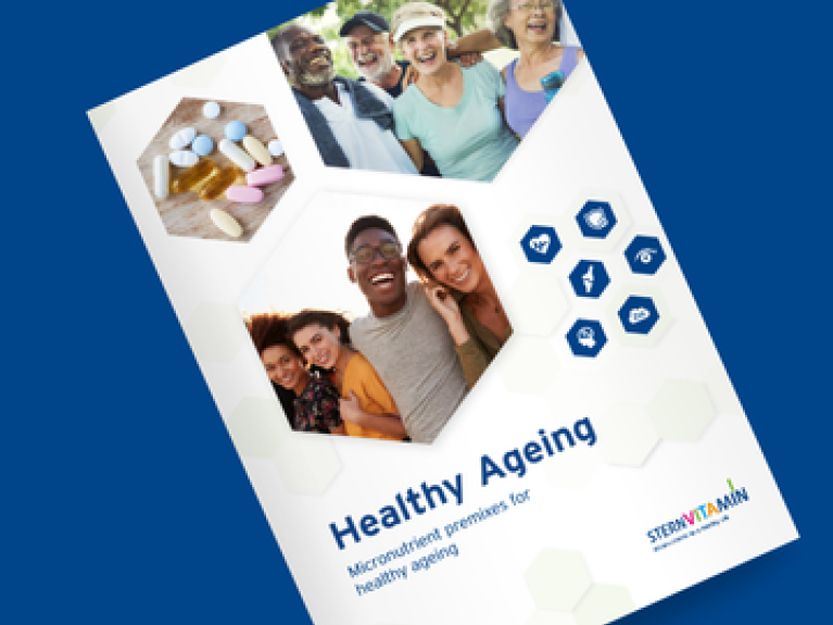 Broschüre „Healthy Ageing" mit fröhlichen Menschen und Mikronährstoff-Piktogrammen auf blauem Hintergrund.